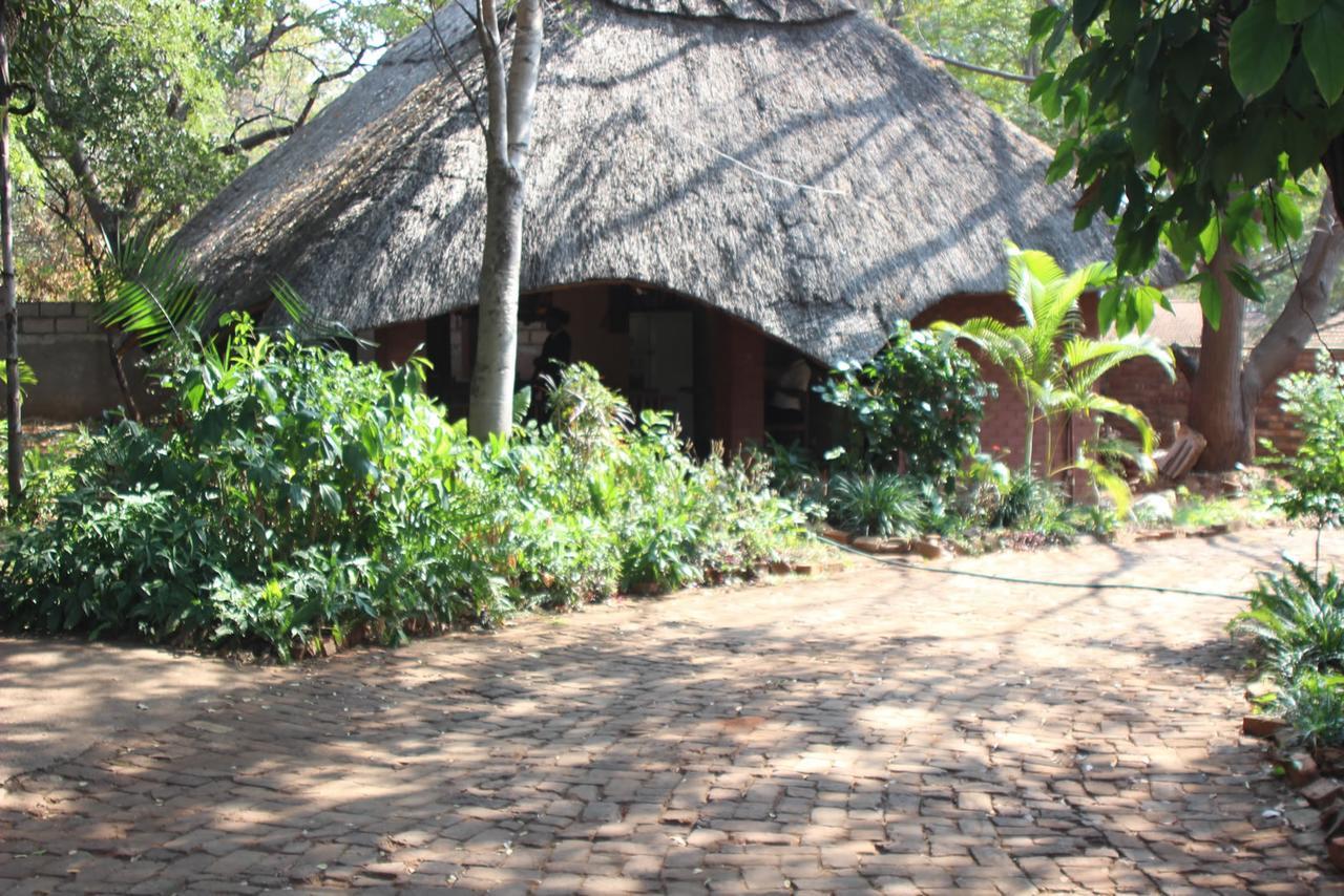 Mosi-Ua-Tunya Lodge Вікторія-Фоллс Екстер'єр фото